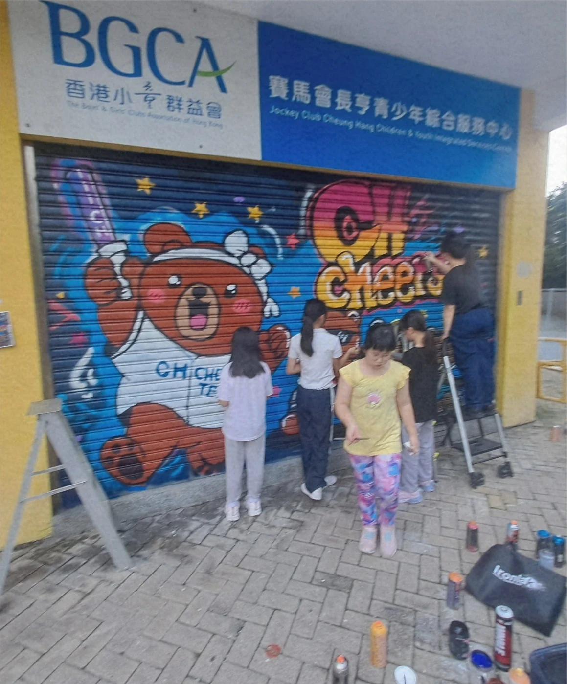 把角色畫到捲閘上